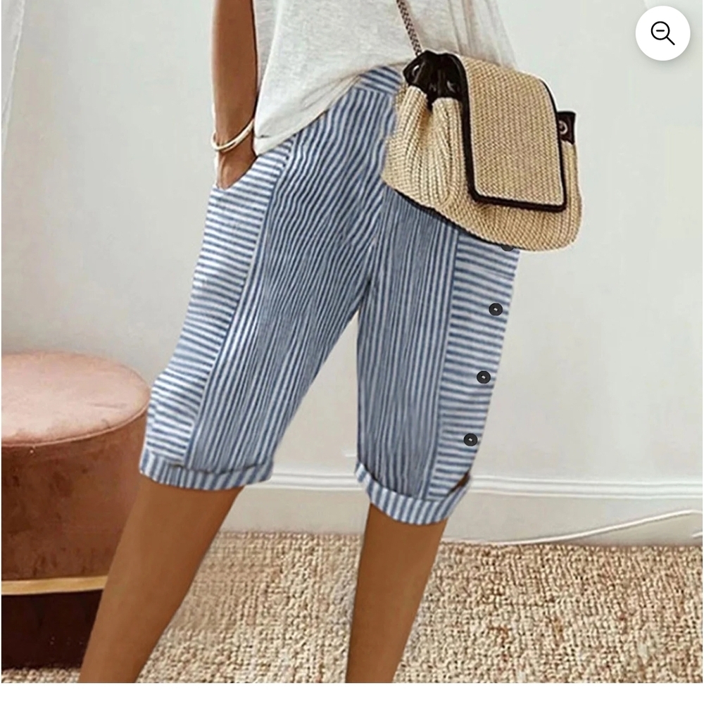 NWT Blue Striped Button-Accent Pull On Capris ~sz M